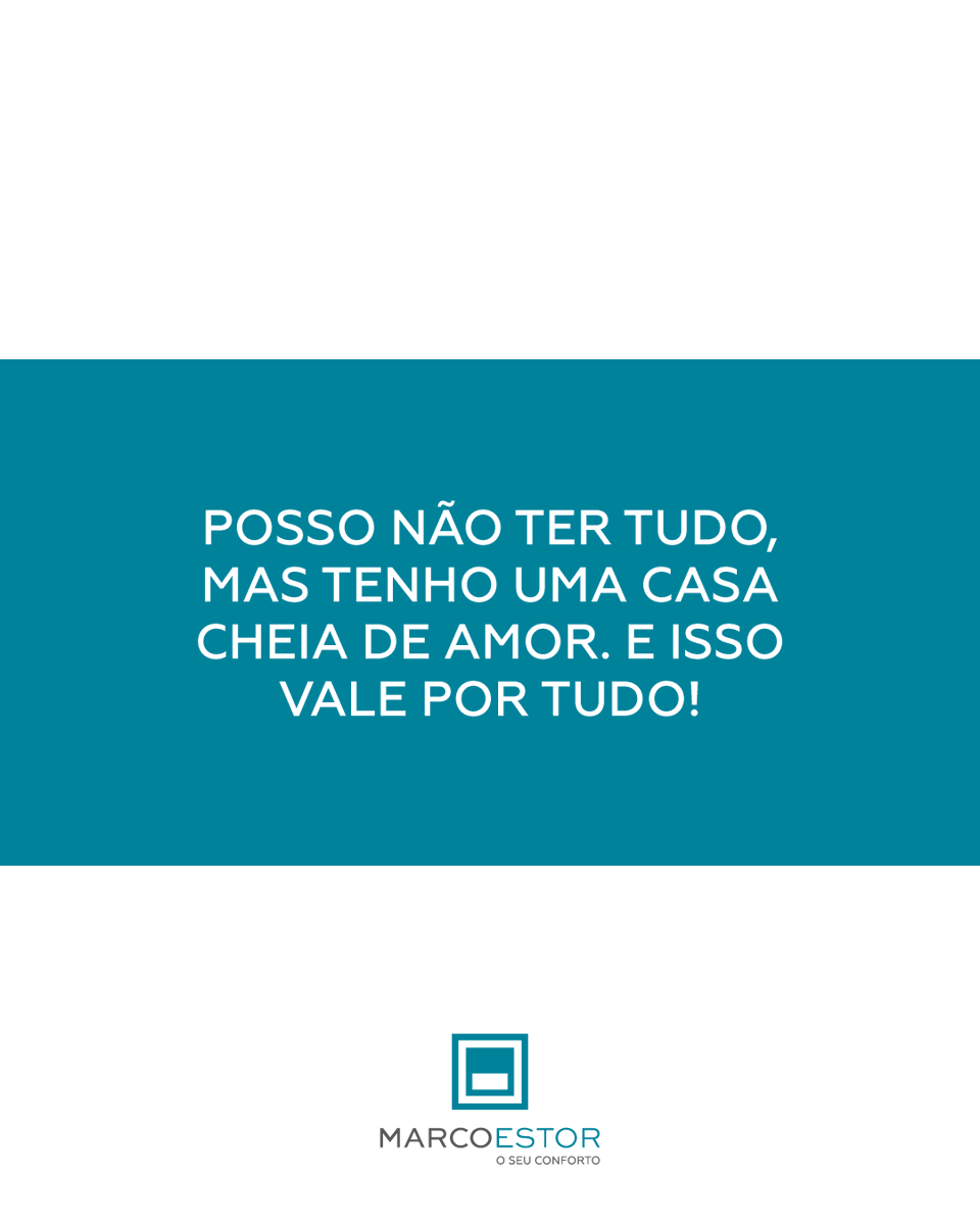 Há casas que não precisam de muito para serem tudo.
Um sofá partilhado. Uma janela com vista para o pôr do sol. Uma cortina que embala os dias.
E sobretudo… amor. Muito amor.