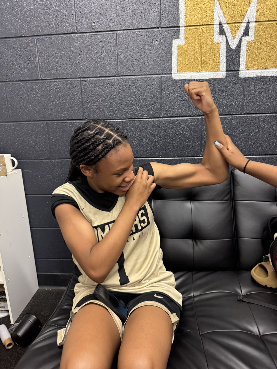 Lady Bombers🏀💛 (@ladybombers2) on Twitter photo Freshman <a href="/JalianaOverbey/">Ja’liana Overbey</a> is not only a dog on the court, but she’s one in the weight room as well!
💛🫶🏼🖤 Freshman <a href="/JalianaOverbey/">Ja’liana Overbey</a> is not only a dog on the court, but she’s one in the weight room as well!
💛🫶🏼🖤