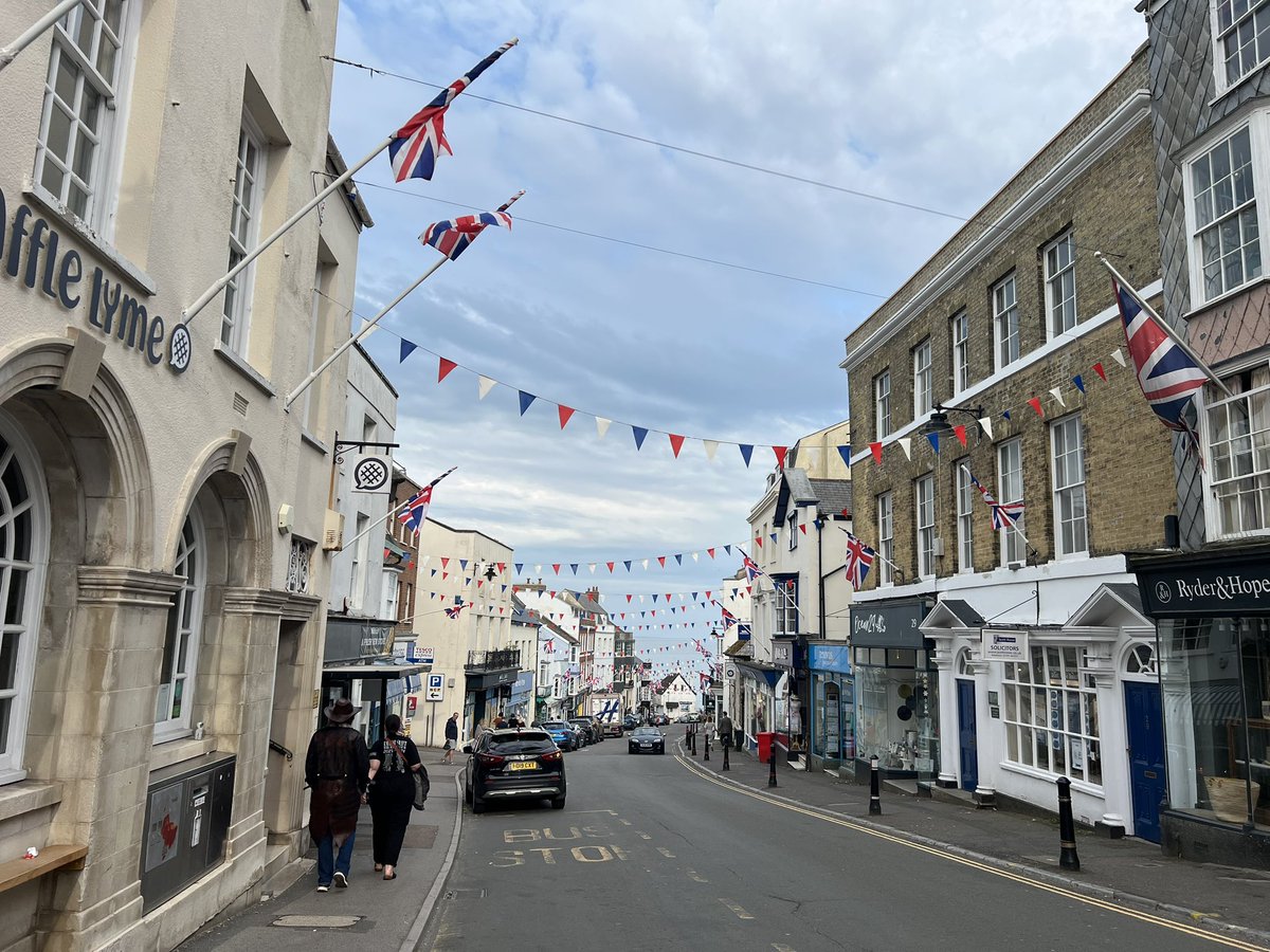 rafspiny's tweet image. Finally arrived at #LymeRegis for the #FossilFestival 2025. Excited for the weekend!