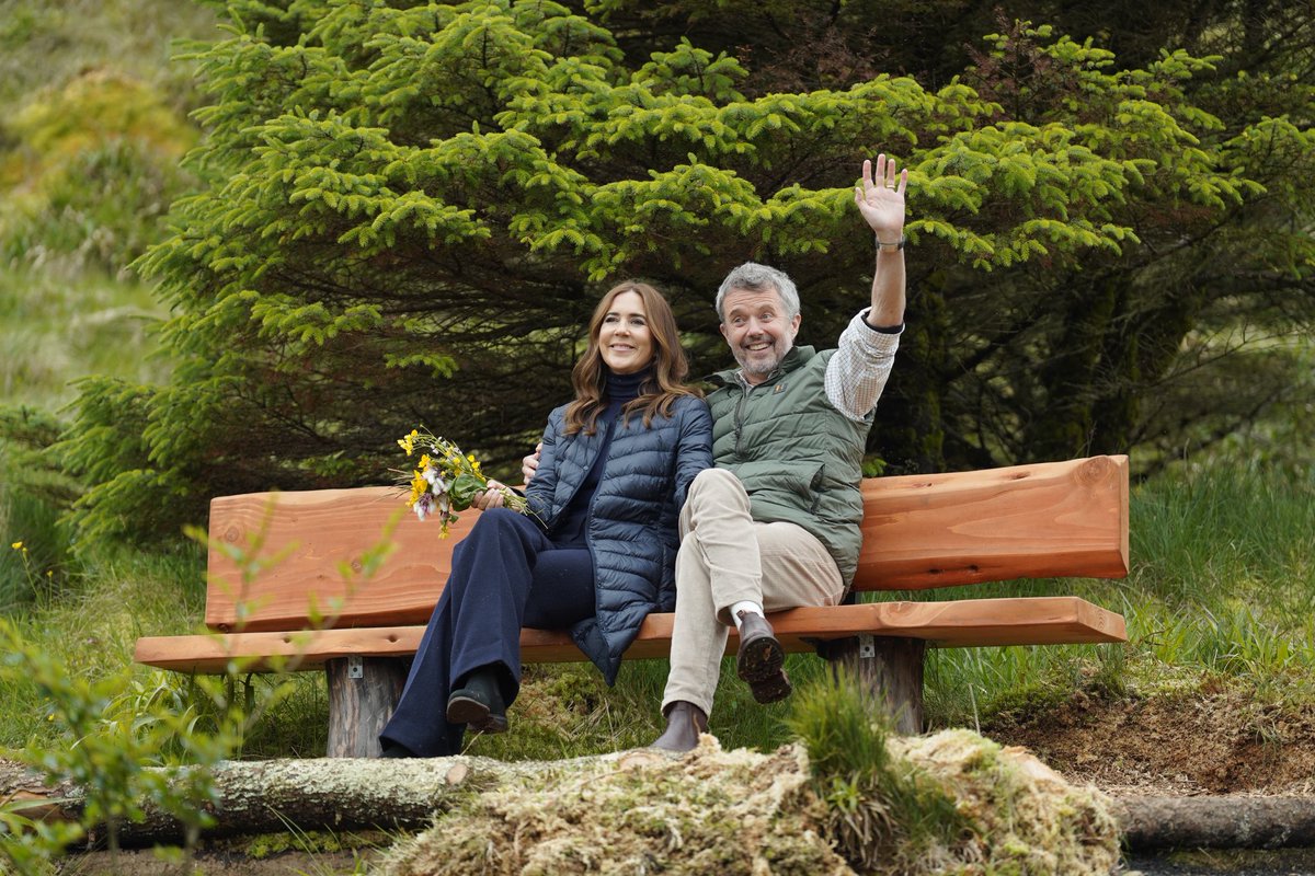 Tinganes's tweet image. Their Majesties, the King and Queen of Denmark, have concluded their visit to the Faroe Islands 🇫🇴 The second day was spent in Suðuroy, while the final day took place in Eiði - see highlights below.