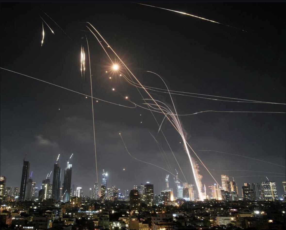 منظر يُفرح كل مُسلم، يُحزن كل عربي مُتصهين.
 #تل_ابيب