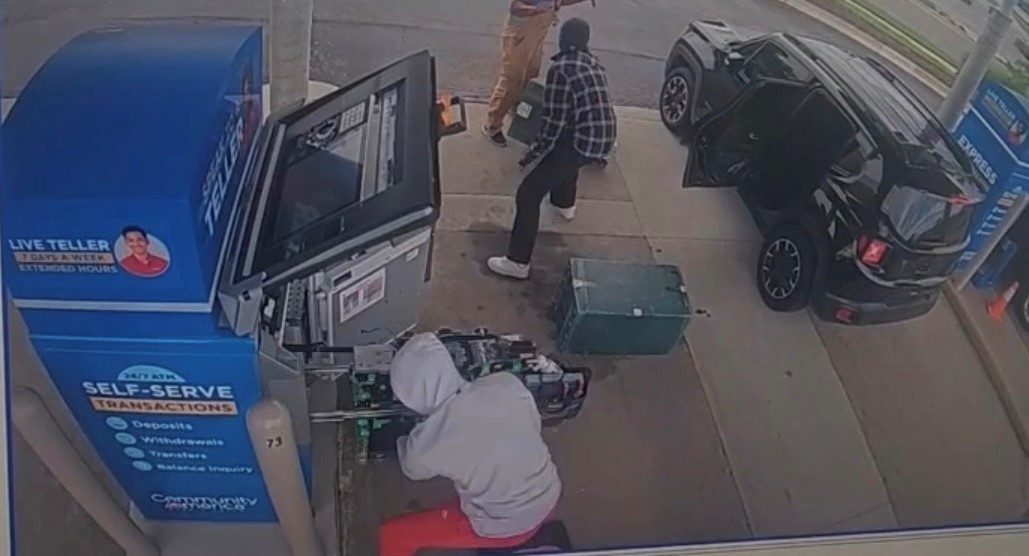 Olathe Police (@olathepolice) on Twitter photo PRESS RELEASE: The Olathe Police Department is investigating a strong-arm robbery that occurred on 6/13/2025, at approximately 11:10 a.m., near the 13500 block of South Black Bob Road.
See link for full text/accessibility: olatheks.gov/Home/Componentā¦
<a href="/CityofOlatheKS/">City of Olathe, Kansas</a> <a href="/OlatheFire/">Olathe Fire Dept.</a> PRESS RELEASE: The Olathe Police Department is investigating a strong-arm robbery that occurred on 6/13/2025, at approximately 11:10 a.m., near the 13500 block of South Black Bob Road.
See link for full text/accessibility: olatheks.gov/Home/Componentā¦
<a href="/CityofOlatheKS/">City of Olathe, Kansas</a> <a href="/OlatheFire/">Olathe Fire Dept.</a>