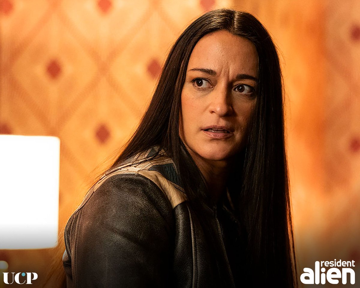 🚨 Buckle up—#ResidentAlien S4 drops a fresh episode TONIGHT! 🚨
Harry’s in trouble, and Asta’s the only one who can help. Don’t miss this wild team-up as things get even weirder.

👽 Catch it at 11/10c on @usanetwork &amp; @syfy!