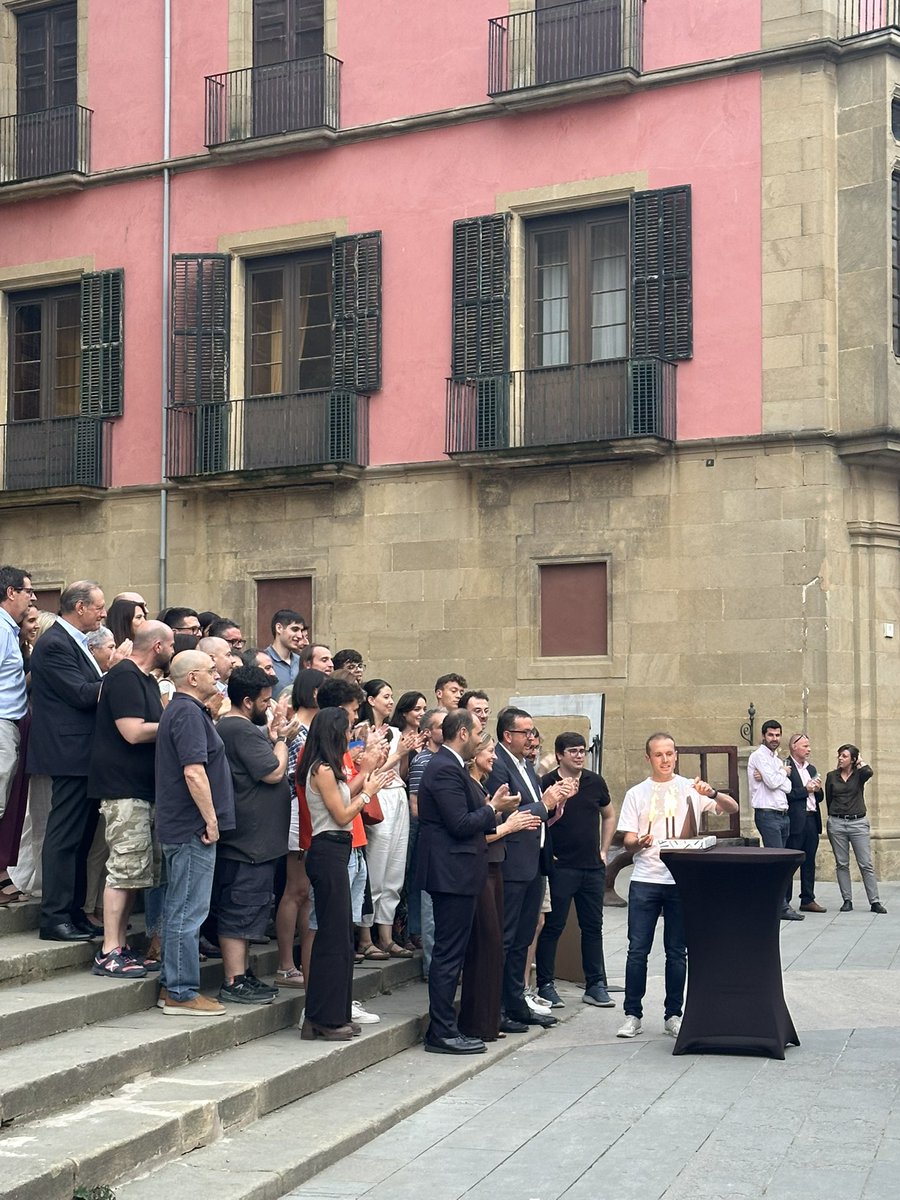 20 anys del  9TV. Mitjans locals que identifiquen territori, parlen de lo més proper i es converteixen en imprecindibles ! 
Gràcies per la bona feina i per molts anys més!!!