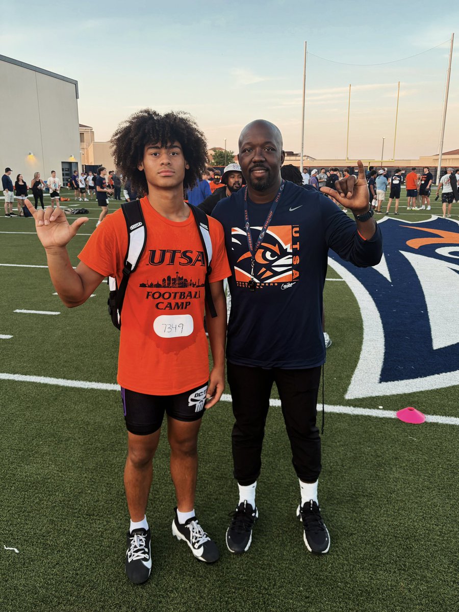 JaadenJohnson's tweet image. Locked in at @UTSAFTBL camp. Won all 1v1 reps & took a step forward in my development. Appreciate the staff for the feedback. #BirdsUp 🤙🏾 @CoachJP3 @LCoachTurner @J_Warrick @coach9cg @CCSRecruitingFB @JButler_210 @_RL_Martin @MikeM_Scout @BDammone @iam_alinedouard @kcolesports