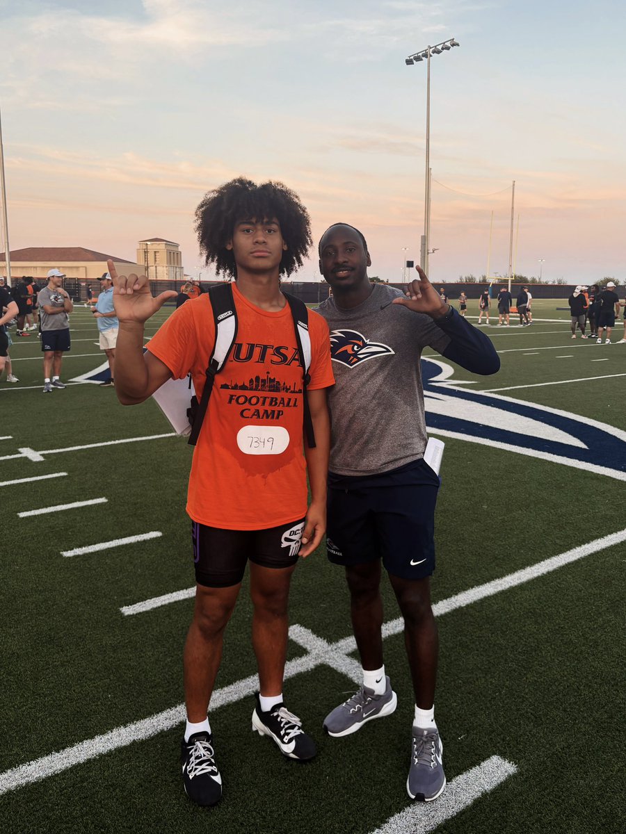 JaadenJohnson's tweet image. Locked in at @UTSAFTBL camp. Won all 1v1 reps & took a step forward in my development. Appreciate the staff for the feedback. #BirdsUp 🤙🏾 @CoachJP3 @LCoachTurner @J_Warrick @coach9cg @CCSRecruitingFB @JButler_210 @_RL_Martin @MikeM_Scout @BDammone @iam_alinedouard @kcolesports