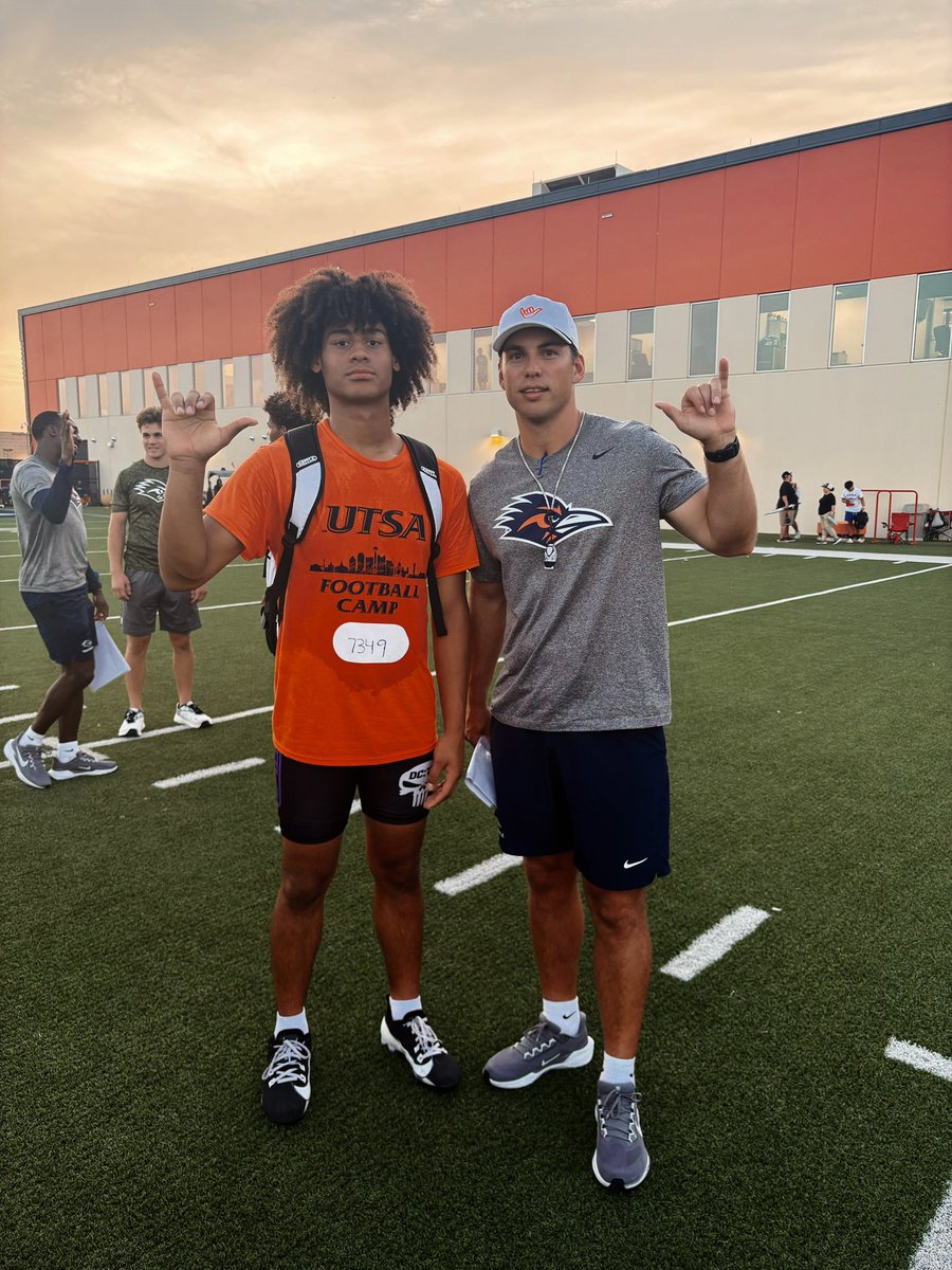 JaadenJohnson's tweet image. Locked in at @UTSAFTBL camp. Won all 1v1 reps & took a step forward in my development. Appreciate the staff for the feedback. #BirdsUp 🤙🏾 @CoachJP3 @LCoachTurner @J_Warrick @coach9cg @CCSRecruitingFB @JButler_210 @_RL_Martin @MikeM_Scout @BDammone @iam_alinedouard @kcolesports