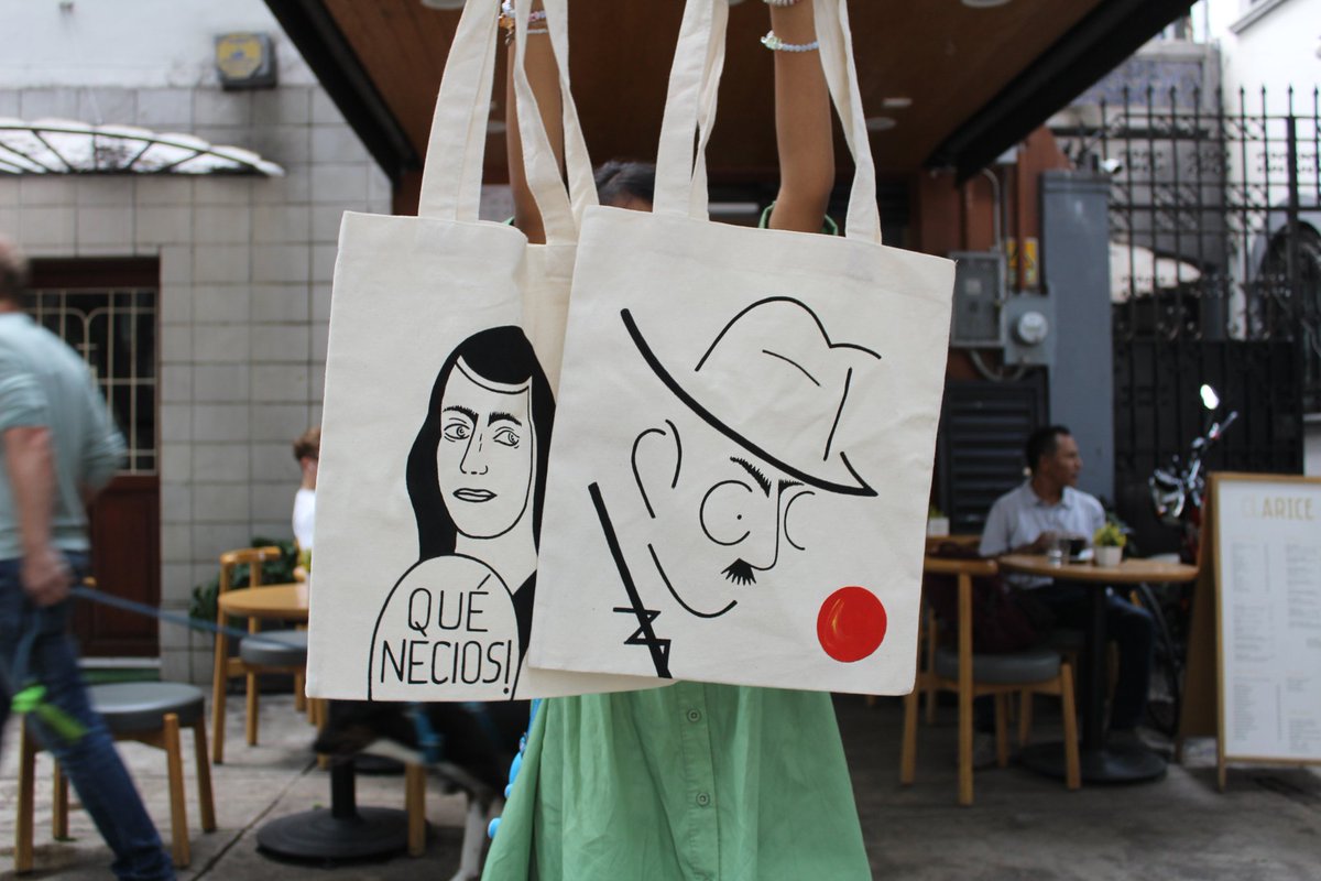 correomayormx's tweet image. Mañanitas al maestro Fernando Pessoa, cumple 137 años!!!
&quot;Si después de yo morir quisieran escribir mi biografía, no hay nada más sencillo. Tiene sólo dos fechas, la de mi nacimiento y la de mi muerte. Entre una y otra todos los días son míos&quot;.
#fernandopessoa #alvarodecampos