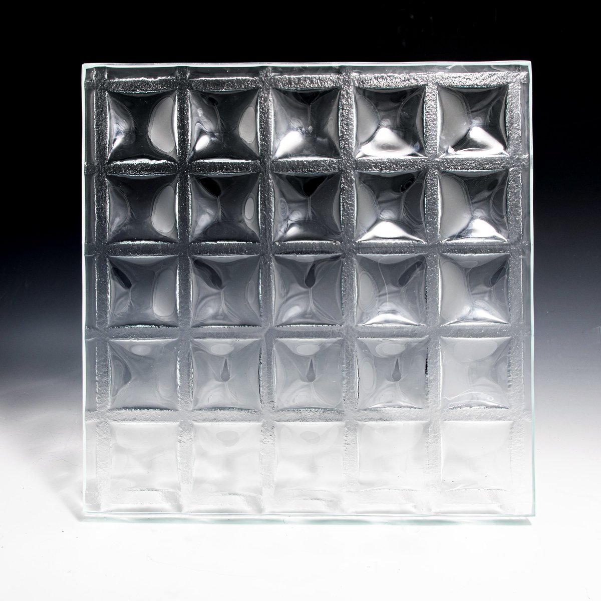 NathanAllan's tweet photo. Our Convex Squares glass panel transforms light into art, creating a dynamic surface that shifts with every angle. Ideal for feature walls, partitions, or any space that calls for sculptural beauty and subtle privacy.#NathanAllanGlass #ArchitecturalGlass #InteriorDesign #Glass https://t.co/UiiTk8L94d
