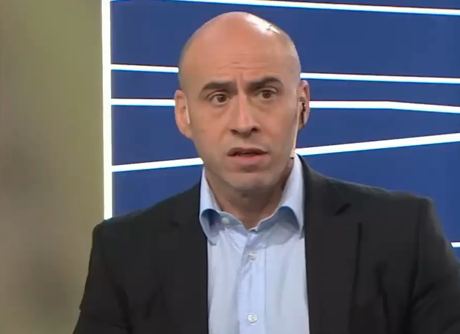 HILO de periodistas gorilas en NSI (Nado Sincronizado Independiente) llorando por ver a Cristina bailando en el balcón

👇👇