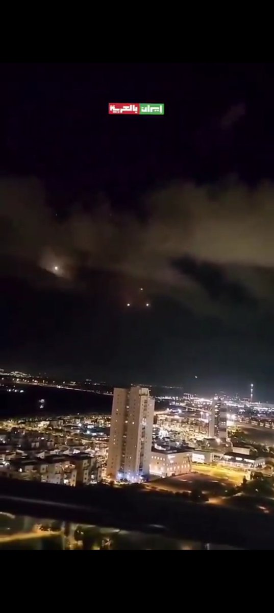 SandySilu74's tweet photo. Breaking NEWS 🚨 Iranian 🇮🇷 Hypersonic Missile Strikes Tel Aviv City, ISRAEL 🇮🇱
#طهران #Iran #Israel https://t.co/rzY16pVWn0