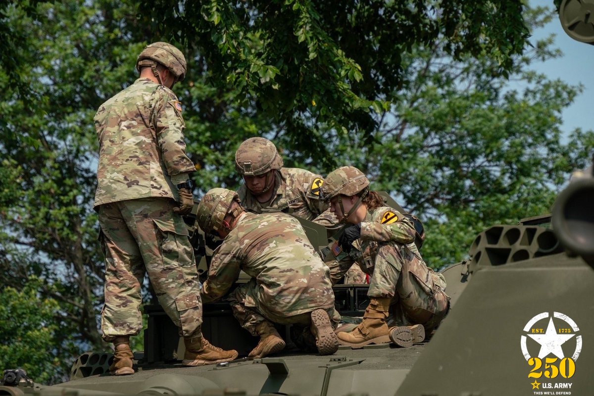 1stCavalryDiv's tweet image. Troopers from the 1st Cavalry Division are hard at work in Washington, D.C., conducting preventative maintenance checks on M1 Abrams main battle tanks ahead of the #Army250 Birthday Parade.
#BeAllYouCanBe | #LiveTheLegend | @iiiarmoredcorps | @FORSCOM | @USArmy | @DeptofDefense