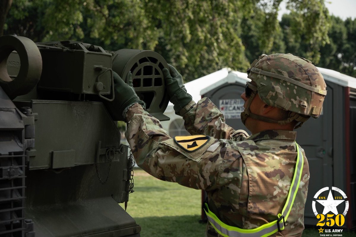 1stCavalryDiv's tweet image. Troopers from the 1st Cavalry Division are hard at work in Washington, D.C., conducting preventative maintenance checks on M1 Abrams main battle tanks ahead of the #Army250 Birthday Parade.
#BeAllYouCanBe | #LiveTheLegend | @iiiarmoredcorps | @FORSCOM | @USArmy | @DeptofDefense