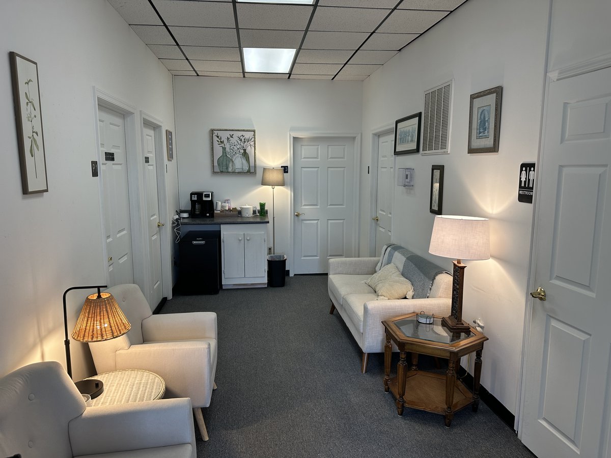ForbesDevLLC's tweet photo. FOR RENT:
Executive Suite – Mall Center
370 Neff Avenue, Unit P, Suite 4
Approx. 171 sq. ft. 
$540.00 per month
Available: June 15, 2025 ( New Carpet, Utility Closet, and Blinds)
Lease term: 1 or 2 years (1-year minimum)
Price includes water, sewer, electric, and CAM. https://t.co/3nS01CWsWN