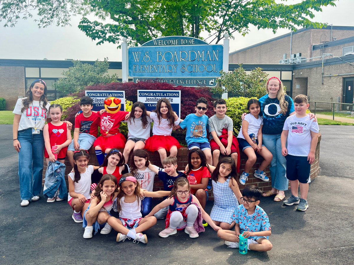 Celebrating Flag Day 🇺🇸❤️🤍💙 <a href="/School9E/">School 9E</a>