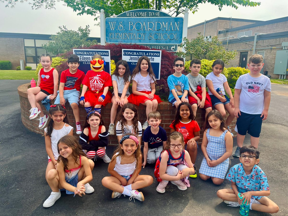 MissRinck's tweet photo. Celebrating Flag Day 🇺🇸❤️🤍💙 @School9E https://t.co/NS2nYUVBYT