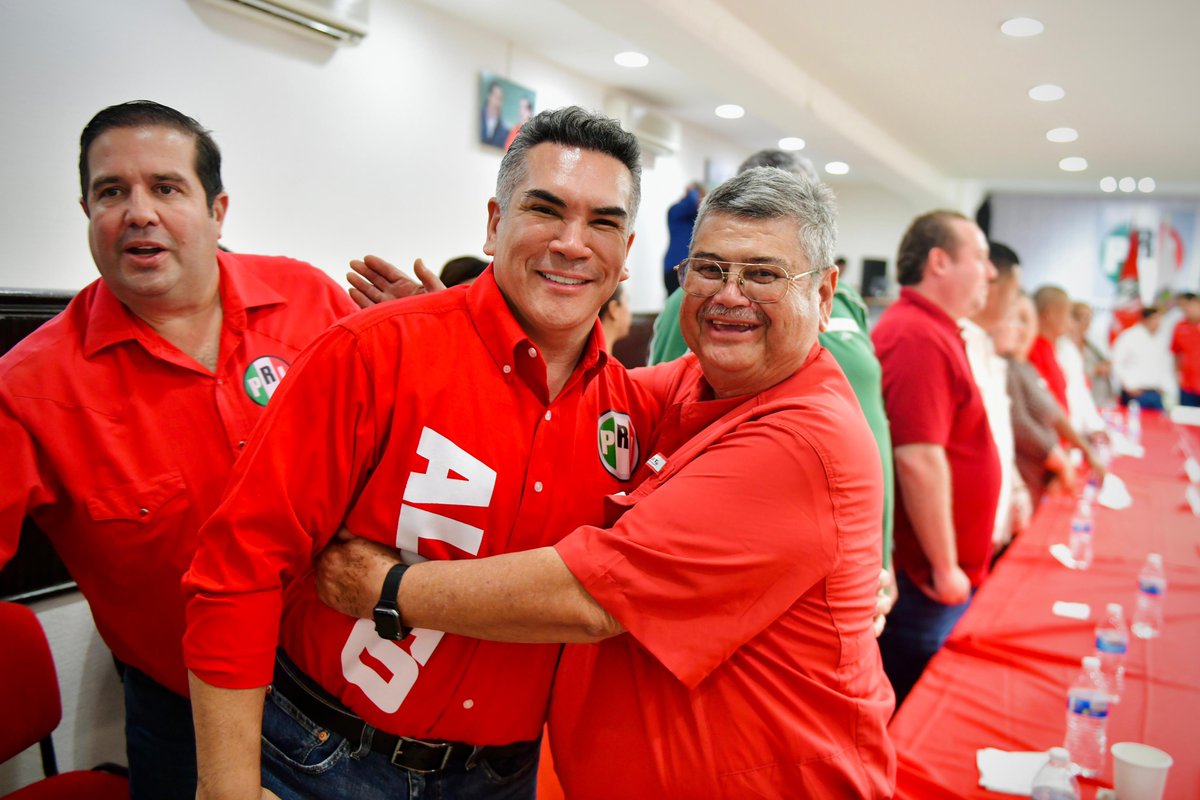 Estoy en Nuevo León, reunido con la dirigencia estatal del @PRINLmx y nuestros comités municipales. Venimos a fortalecer el trabajo del priismo y a consolidar la unidad que nos da fuerza para construir el rumbo ganador que México necesita.

Aquí hay compromiso, convicción y el
