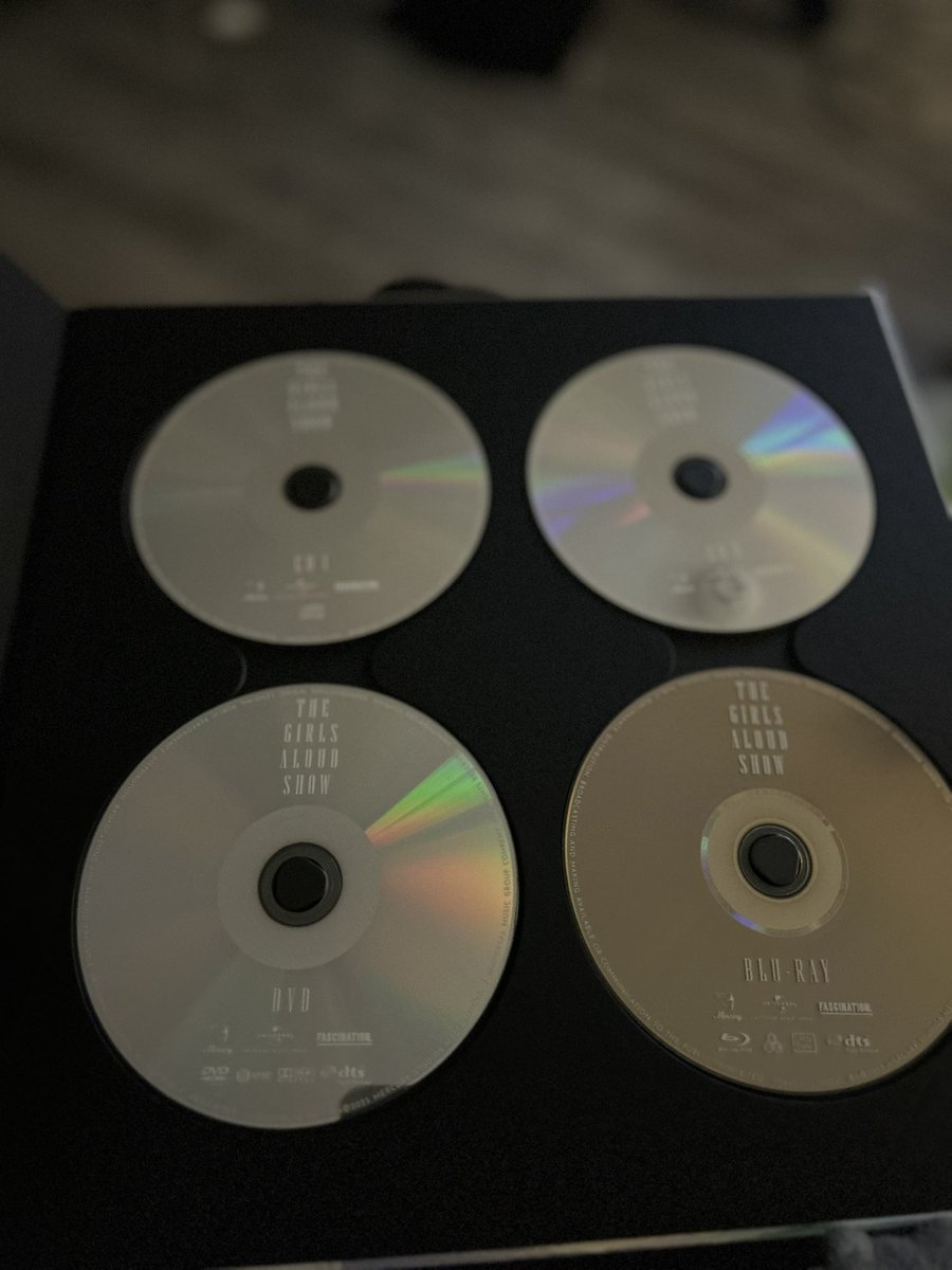 MrDariusMcG's tweet image. Just received my deluxe @GirlsAloud box set and it鈥檚 gorgeous can鈥檛 wait to watch and listen to it and relive #thegirlsaloudshow all
Over again!! @CherylOfficial @KimberleyJWalsh @NadineCoyleNow @NicolaRoberts 鉂わ笍