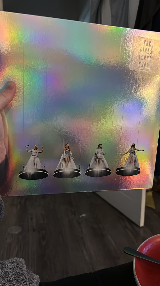 MrDariusMcG's tweet image. Just received my deluxe @GirlsAloud box set and it鈥檚 gorgeous can鈥檛 wait to watch and listen to it and relive #thegirlsaloudshow all
Over again!! @CherylOfficial @KimberleyJWalsh @NadineCoyleNow @NicolaRoberts 鉂わ笍