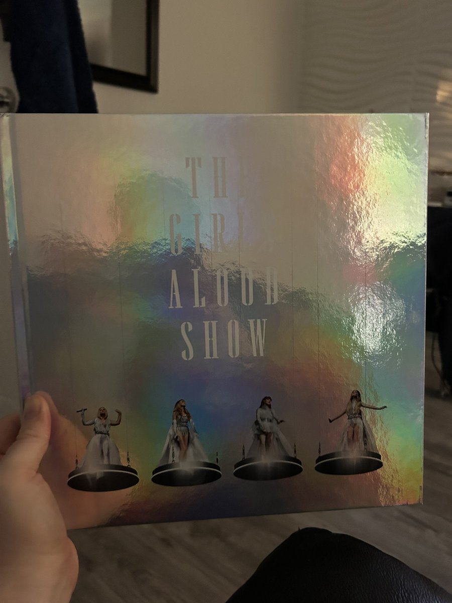 MrDariusMcG's tweet image. Just received my deluxe @GirlsAloud box set and it鈥檚 gorgeous can鈥檛 wait to watch and listen to it and relive #thegirlsaloudshow all
Over again!! @CherylOfficial @KimberleyJWalsh @NadineCoyleNow @NicolaRoberts 鉂わ笍