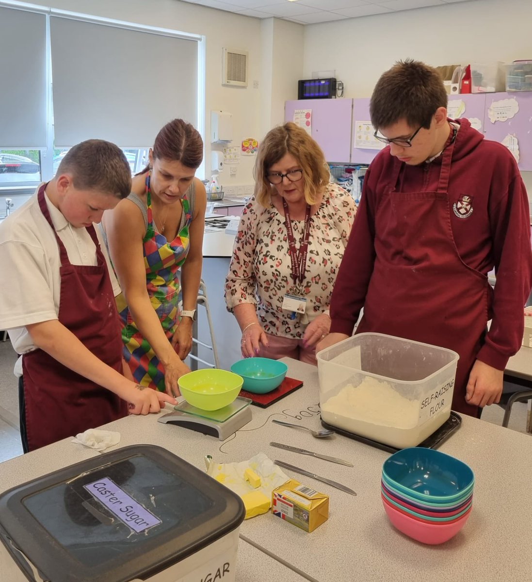 AlloaEASN's tweet image. A new group enjoyed their first Home Economics session and did a fantastic job baking scones. A brilliant life skills opportunity with lots of enthusiasm and teamwork. Thank you to Mrs. Stewart for your expertise and guidance! @AlloaAcademyHE @AlloaAcademy #LifeSkills #Baking