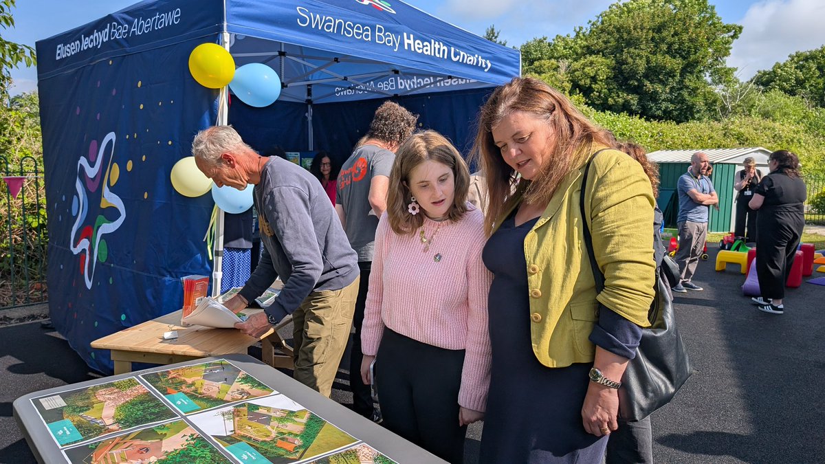 Bore hyfryd yn agoriad Ystafell Therapi Plant newydd <a href="/BaeAbertaweGIG/">Bae Abertawe GIG</a> yn Ysbyty CNPT a lansiad Apêl yr ​​Ardd Therapi - Cwtsh Natur.

Diolch i'r holl dîm a llysgenhadon <a href="/SBHealthCharity/">Swansea Bay Health Charity 💙</a> Briallen a <a href="/Nathan_Brew/">Nathan Brew</a> am sôn wrtha i am y cynlluniau. 💚