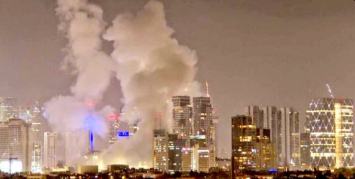 WUAttack's tweet image. Tel Aviv merkezine isabet eden İran füzeleri olduğu bilgisi İsrail Savunma Bakanlığı’nca doğrulandı.