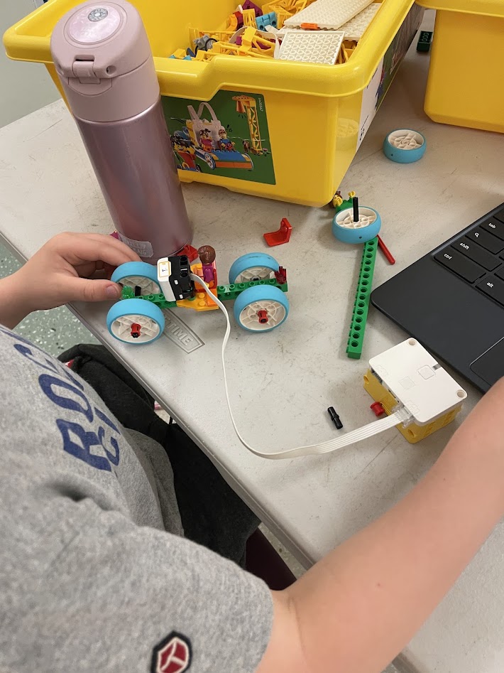 stemkidsnyc's tweet image. 🎉 For our final class at Fort Tryon JCC, each student took the spotlight to demonstrate how to connect and program a color sensor. #STEM #TechInnovation #ColorSensor #CreativeMinds #ProudTeacherMoment #stemeducation #handsonlearning