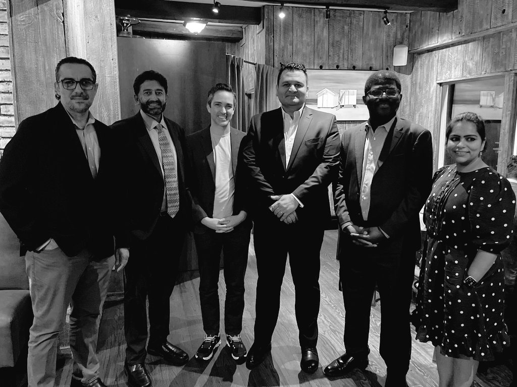 almuftifawaz's tweet image. Few things are more momentous than seeing one’s fellow graduate.
I used to think academic success was measured in case volume & publications. But over time, I’ve realized the true legacy is mentorship.
Watching a fellow grow over 24 months—from their first cautious steps in the…