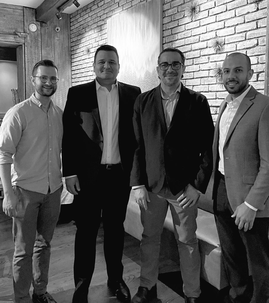 almuftifawaz's tweet image. Few things are more momentous than seeing one’s fellow graduate.
I used to think academic success was measured in case volume & publications. But over time, I’ve realized the true legacy is mentorship.
Watching a fellow grow over 24 months—from their first cautious steps in the…