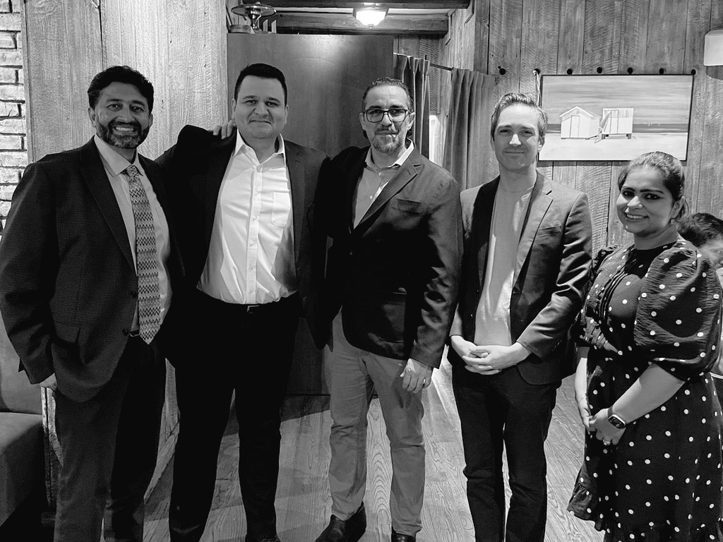 almuftifawaz's tweet image. Few things are more momentous than seeing one’s fellow graduate.
I used to think academic success was measured in case volume & publications. But over time, I’ve realized the true legacy is mentorship.
Watching a fellow grow over 24 months—from their first cautious steps in the…