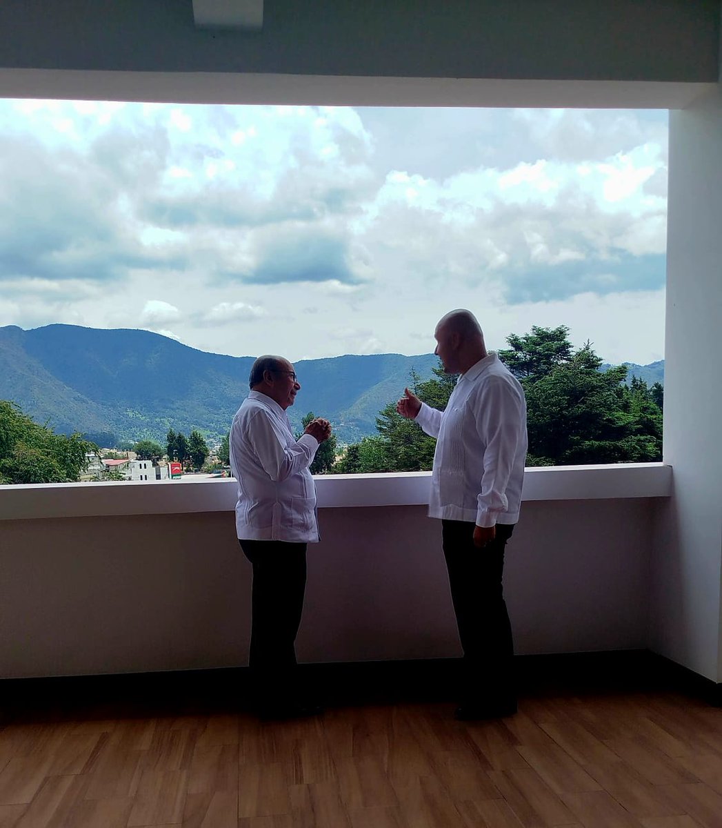 Víctor Jiménez (@vmjsegovia) on Twitter photo Compartí con el <a href="/ConsulMexQue/">ConsulMexQue</a> el privilegio de recibir al Embajador de México 🇲🇽 en Guatemala 🇬🇹, <a href="/romeoruiz/">fernando</a>, y mostrarle la nueva sede consular y el parque a Benito Juárez, donde México está presente con la escultura "Pueblos hermanos" de <a href="/PedroTrueba/">Pedro Trueba Zepeda</a> y con 10 toneladas talavera Compartí con el <a href="/ConsulMexQue/">ConsulMexQue</a> el privilegio de recibir al Embajador de México 🇲🇽 en Guatemala 🇬🇹, <a href="/romeoruiz/">fernando</a>, y mostrarle la nueva sede consular y el parque a Benito Juárez, donde México está presente con la escultura "Pueblos hermanos" de <a href="/PedroTrueba/">Pedro Trueba Zepeda</a> y con 10 toneladas talavera