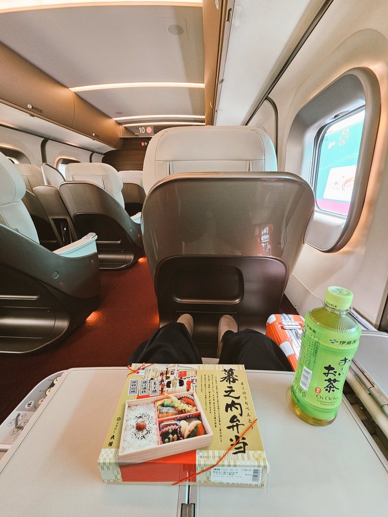 mimaruka's tweet image. 混雑に負けました😓
やまびこさんサービスなしグランクラスでのんびりと……😊
#東北新幹線　#やまびこ