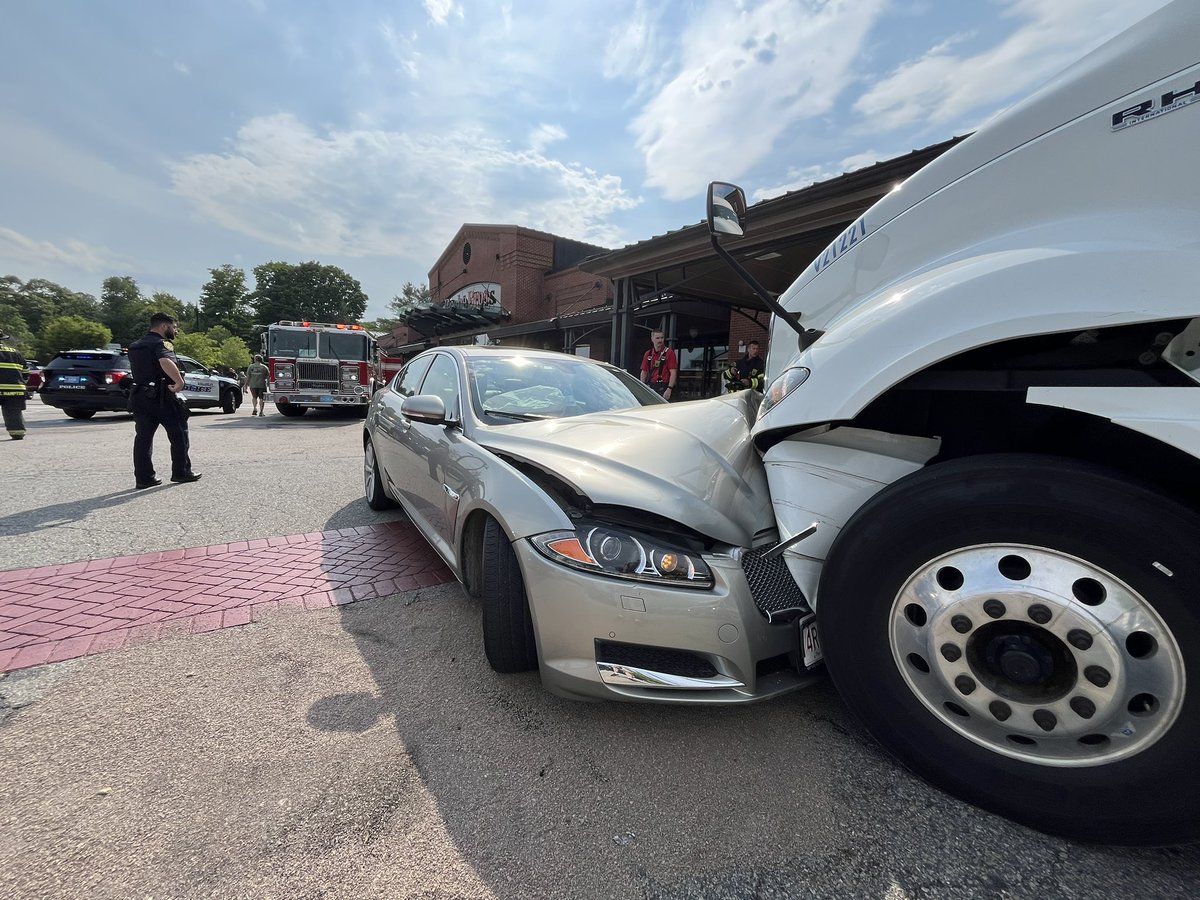 WellesleyPolice's tweet image. WPD working several incidents all over town including this crash in the parking lot to Roche Brothers. Two people were injured.