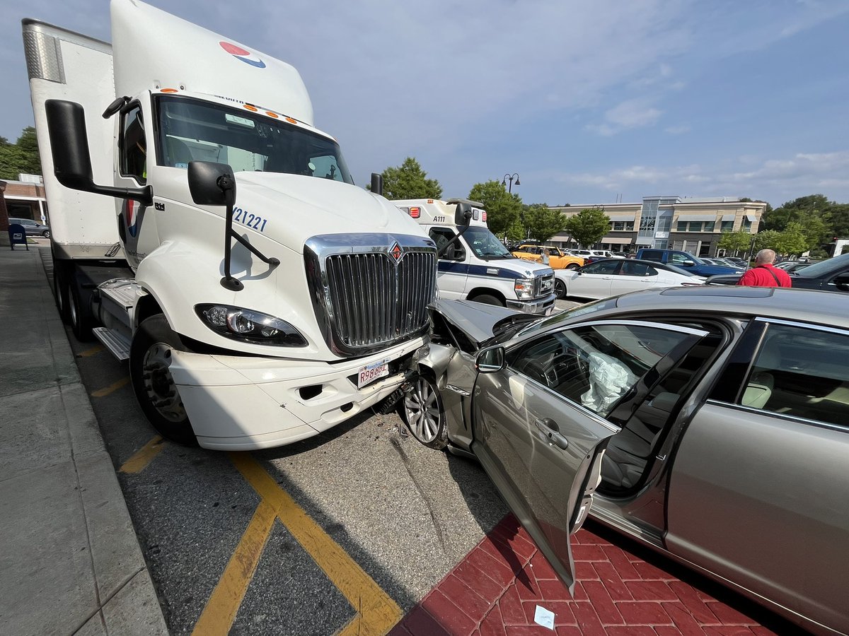 WellesleyPolice's tweet image. WPD working several incidents all over town including this crash in the parking lot to Roche Brothers. Two people were injured.