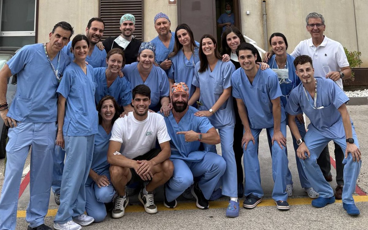 jdavalosanchez's tweet image. Carlitos Alcaraz estará en Queen’s. Ayer se sometió a pruebas médicas en Hospital Mesa del Castillo y mañana viajará a Londres. 
Acompañarlo y disfrutar de su presencia es todo un regalo.
Mucha salud y fuerza, Carlitos. 
🎾🎾💪💪
#TheQueensTour
#CarlosAlcaraz
#ATP