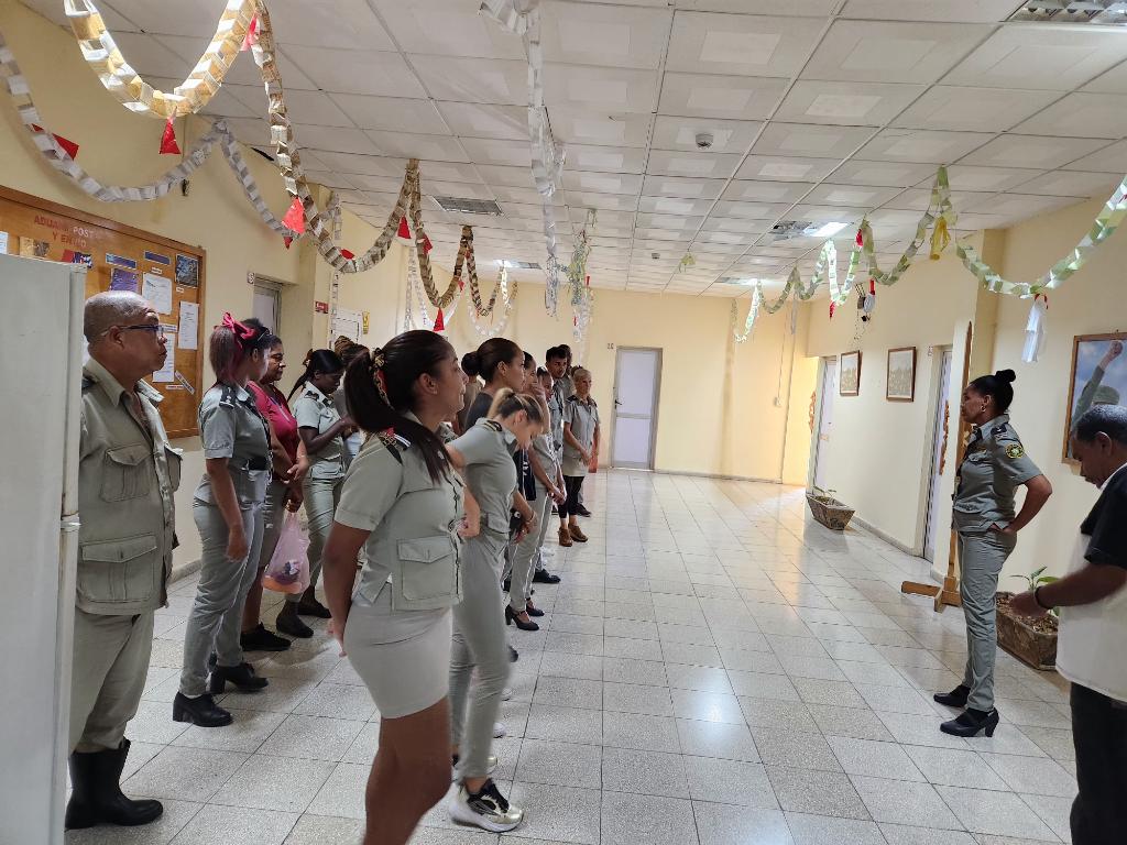 BeatrizRuizHer7's tweet image. Matutino especial en conmemoracion al dia de los padres la #AduanaPostalyEnvio les desea Muchas Felicidades 
#AduanadeCuba  #porcuba