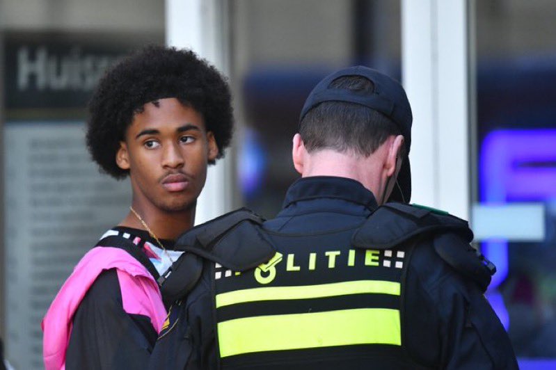 John_Rdam's tweet photo. Ben je van kleur en denk je eraan om gezellig een avondje naar  Scheveningen te gaan, dan word je etnisch geprofileerd, gecontroleerd óf zelfs onterecht gearresteerd!
Zo ziet racisme eruit! 
Ik ga de minister van Justitie en Veiligheid, David van Weel, om uitleg vragen‼️ https://t.co/nnRMTfjo9x