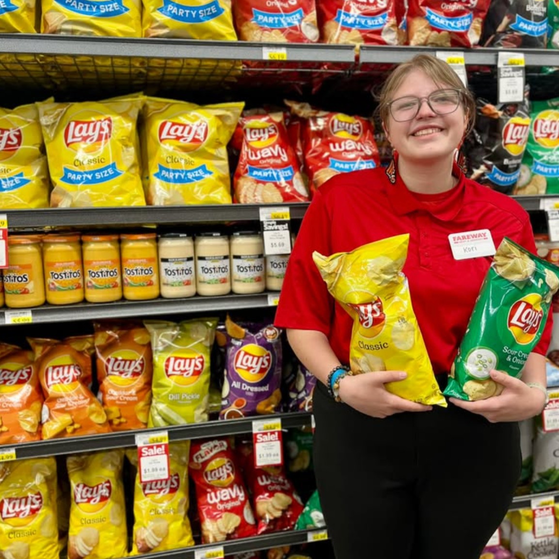 Summer snacking is here! Which flavor of chip are you bringing to the BBQ? 💭 ☀️