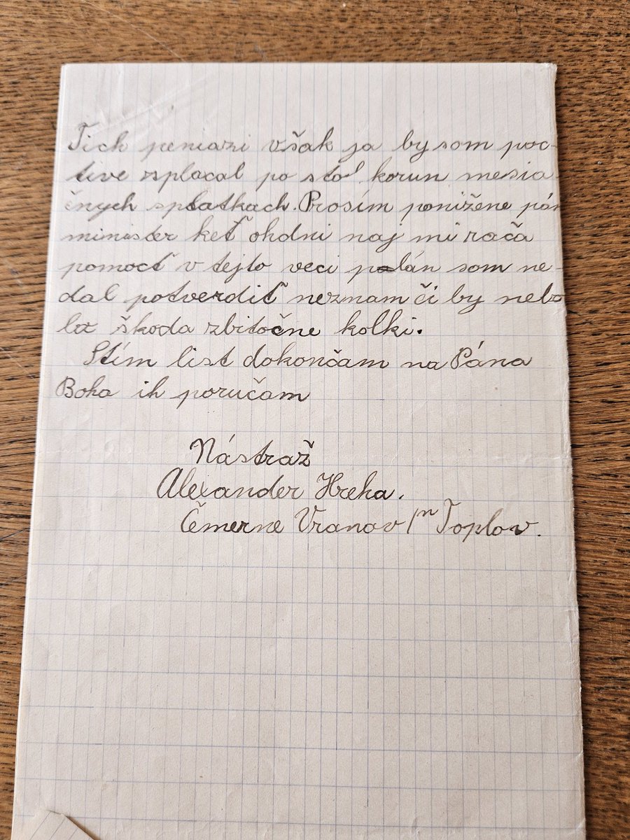 Okrem koristníckych supov, ktorí túžili po štátom odklepnutej krádeži (eufemicky nazývanej arizáciou), ministrom písalo aj množstvo jednoduchých ľudí so žiadosťou o štátnu podporu na bývanie. Tu však platí nadčasový železný zákon: nik vám nemôže dať to, čo vám môže politik