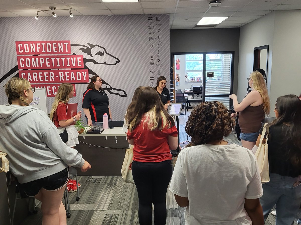 That’s a wrap on this week’s New Hounds Days! Shout-out to today’s incoming students and guests for bringing the energy, the smiles, and the love for Grady. 🐾 
#uindy #newhoundsday #uindybound #classof2029 #gradypack #gohounds