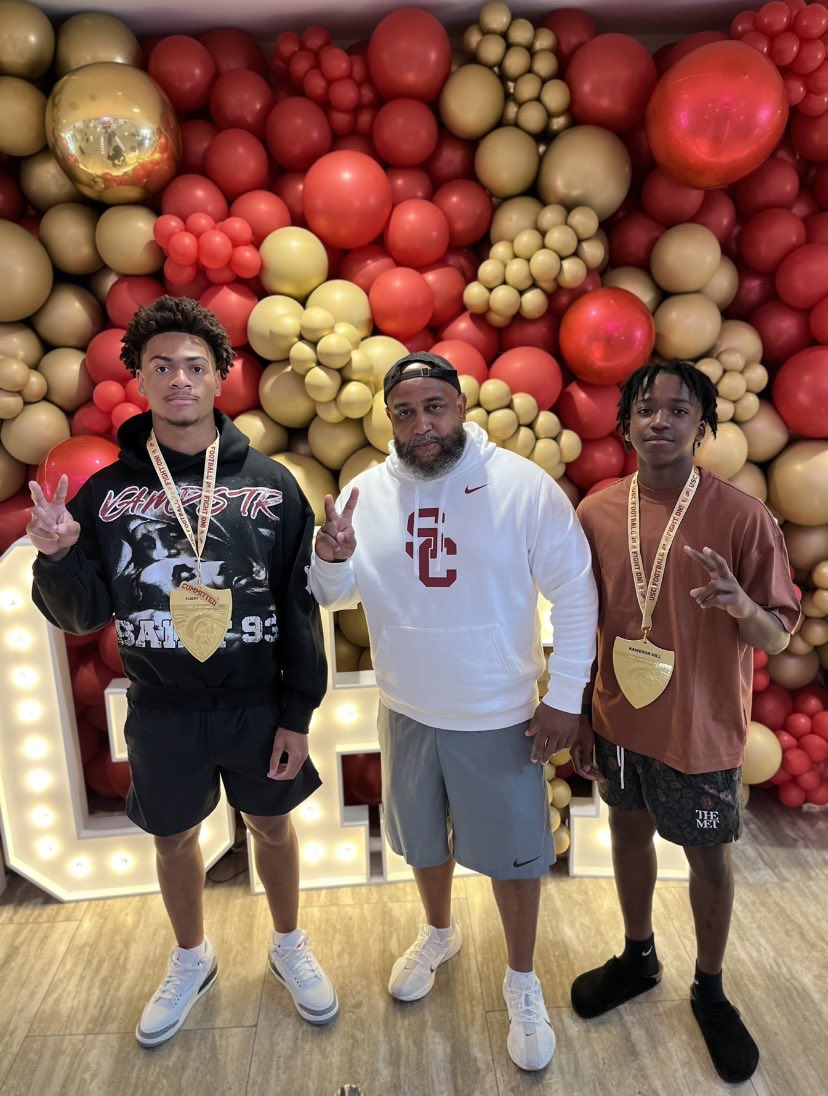 Elbert Hill lll (@lllelbert3) on Twitter photo Can’t thank <a href="/uscfootball/">USC Trojans Football</a> enough for the love they’ve shown my son and family we are happy to be apart of the Trojan family ✌️#FightOn Can’t thank <a href="/uscfootball/">USC Trojans Football</a> enough for the love they’ve shown my son and family we are happy to be apart of the Trojan family ✌️#FightOn