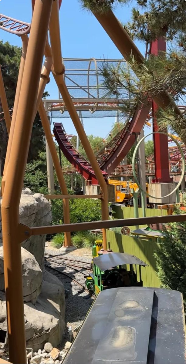 AstroTron92's tweet image. It has begun. Track is now installed for MonteZooma. Here is the link to the reddit post. reddit.com/r/rollercoaste…