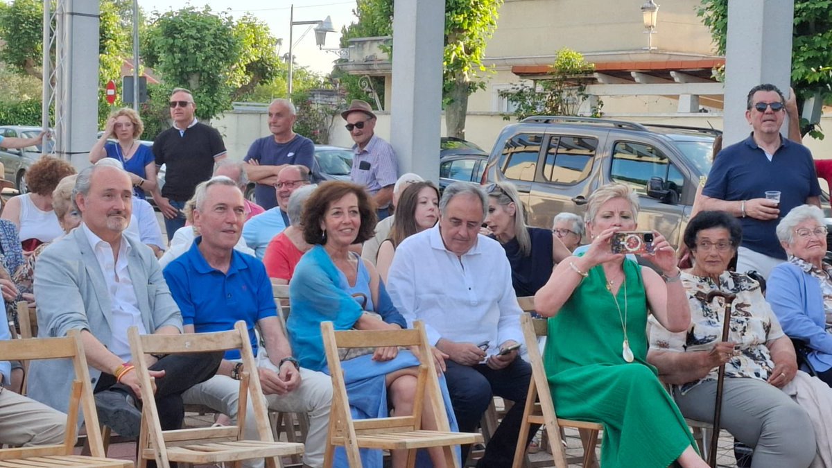 Ayto. de Valladolid (@ayuntamientovll) on Twitter photo 🎉 Arrancan las fiestas de S. Antonio en El Pinar de Antequera y lo hacen con el emotivo pregón de la directora del Centro Penitenciario de Valladolid, Nuria San José.
Los Concejales <a href="/CuadradoToqVOX/">Alberto Cuadrado Toquero</a>, <a href="/jizarandona/">Nacho Zarandona</a> y <a href="/mmcantalapiedra/">Mercedes Cantalapiedra</a> acompañan a los vecinos.
Organiza: <a href="/av_pinar/">AV Pinar De Antequera</a> 🎉 Arrancan las fiestas de S. Antonio en El Pinar de Antequera y lo hacen con el emotivo pregón de la directora del Centro Penitenciario de Valladolid, Nuria San José.
Los Concejales <a href="/CuadradoToqVOX/">Alberto Cuadrado Toquero</a>, <a href="/jizarandona/">Nacho Zarandona</a> y <a href="/mmcantalapiedra/">Mercedes Cantalapiedra</a> acompañan a los vecinos.
Organiza: <a href="/av_pinar/">AV Pinar De Antequera</a>