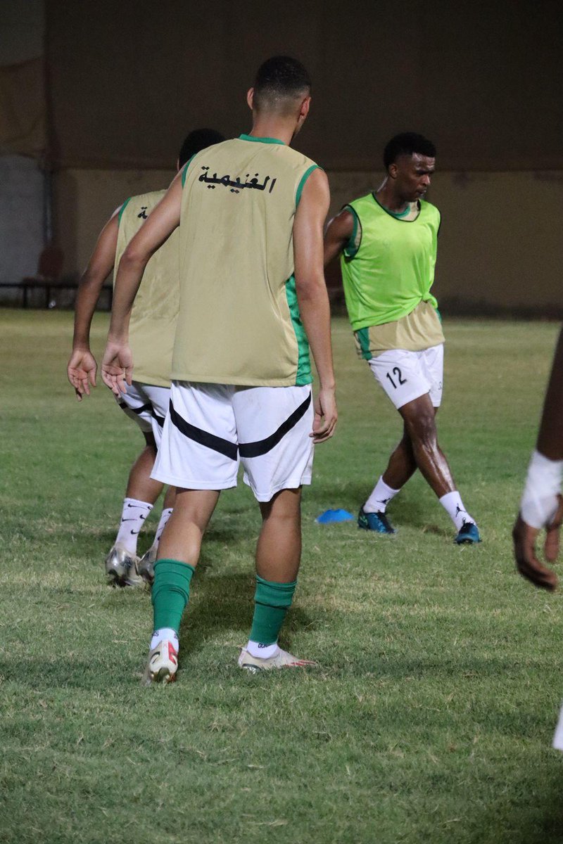 جانب من تدريبات نجوم #المارد_الغنماوي قبل مباراته أمام #فريق_الصقر ضمن #بطولة_دوري_الهواة ( #شجع_فريقك )

للمزيد من الصور..
ghunimia.om/7183