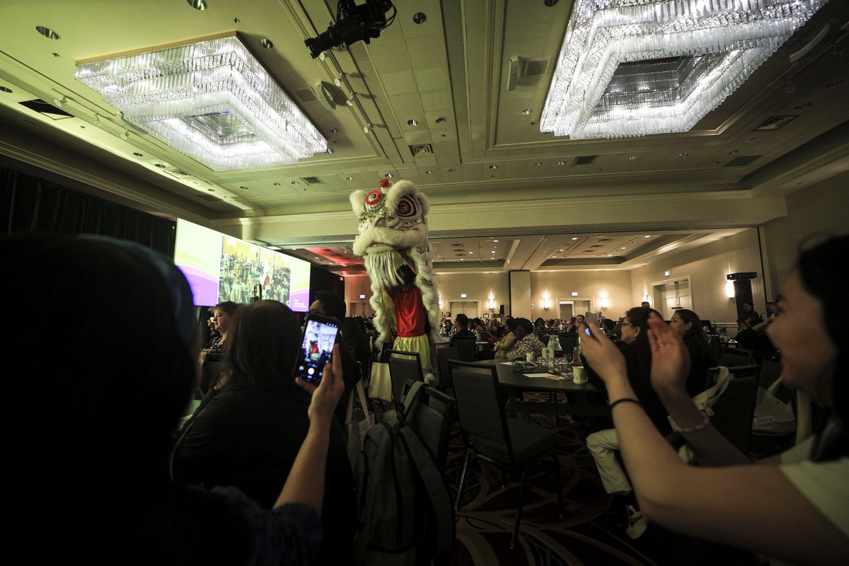 SEIUHealthCan's tweet image. WE MADE HISTORY!
Over the last two days, we held our first-ever Asian Pacific Islander Canadian Summit! With more than 400 attendees, we celebrated our cultures, shared our struggles, celebrated our victories and empowered each other to become the leaders we were born to be.…