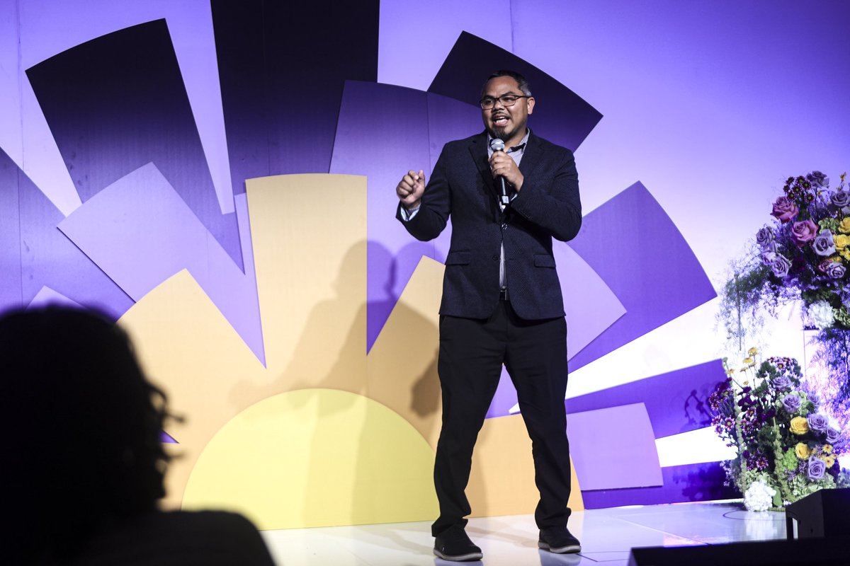 SEIUHealthCan's tweet image. WE MADE HISTORY!
Over the last two days, we held our first-ever Asian Pacific Islander Canadian Summit! With more than 400 attendees, we celebrated our cultures, shared our struggles, celebrated our victories and empowered each other to become the leaders we were born to be.…