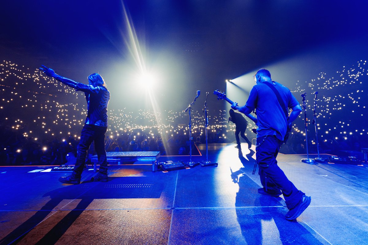 Saskatoon, thanks for another insane night! 🤘🙏

We've got another back-to-back coming in hot...see you tonight, Winnipeg ❤️‍🔥

📷 @francescaludikar

#ThreeDaysGrace #Saskatoon #Canada