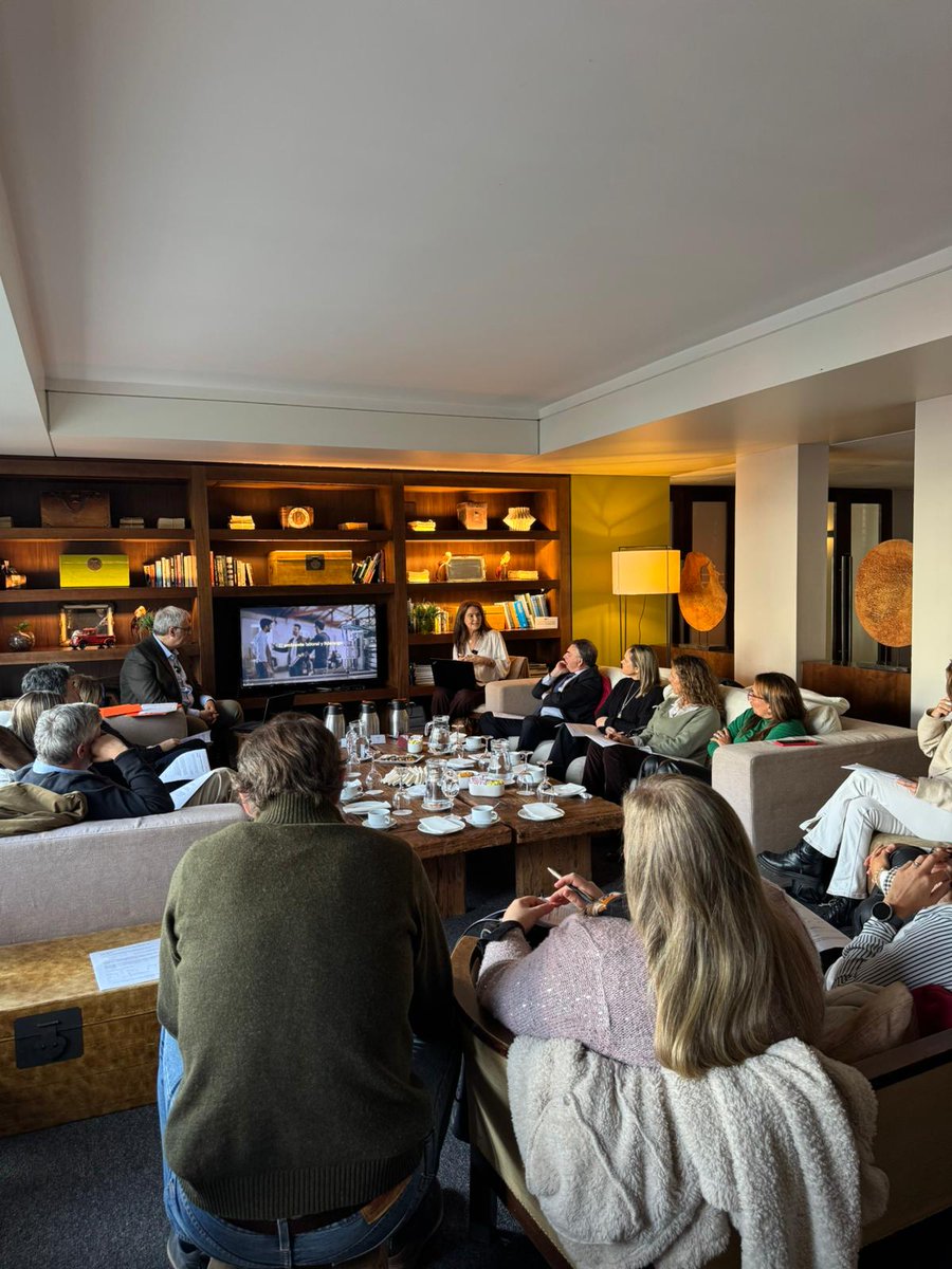 Hoy, en <a href="/ManpowerGroupUy/">ManpowerGroup UY</a> , nos reunimos con algunos clientes amigos para conversar sobre liderazgo. Más allá de ser una habilidad técnica, el liderazgo es una fuerza transformadora que impacta directamente en el desarrollo de una sociedad y de un país.