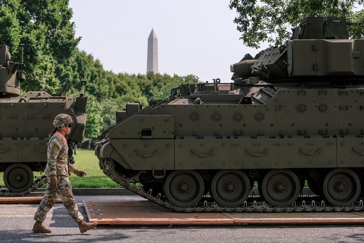 Independent's tweet photo. Thunderstorms could dampen Trump’s birthday parade and even lead to its cancelation https://t.co/AueUdpdwnf https://t.co/HubSC7ydH2